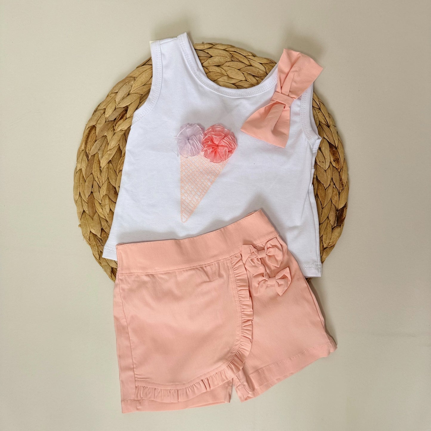 Conjunto Short Salmon y Camisa Blanca