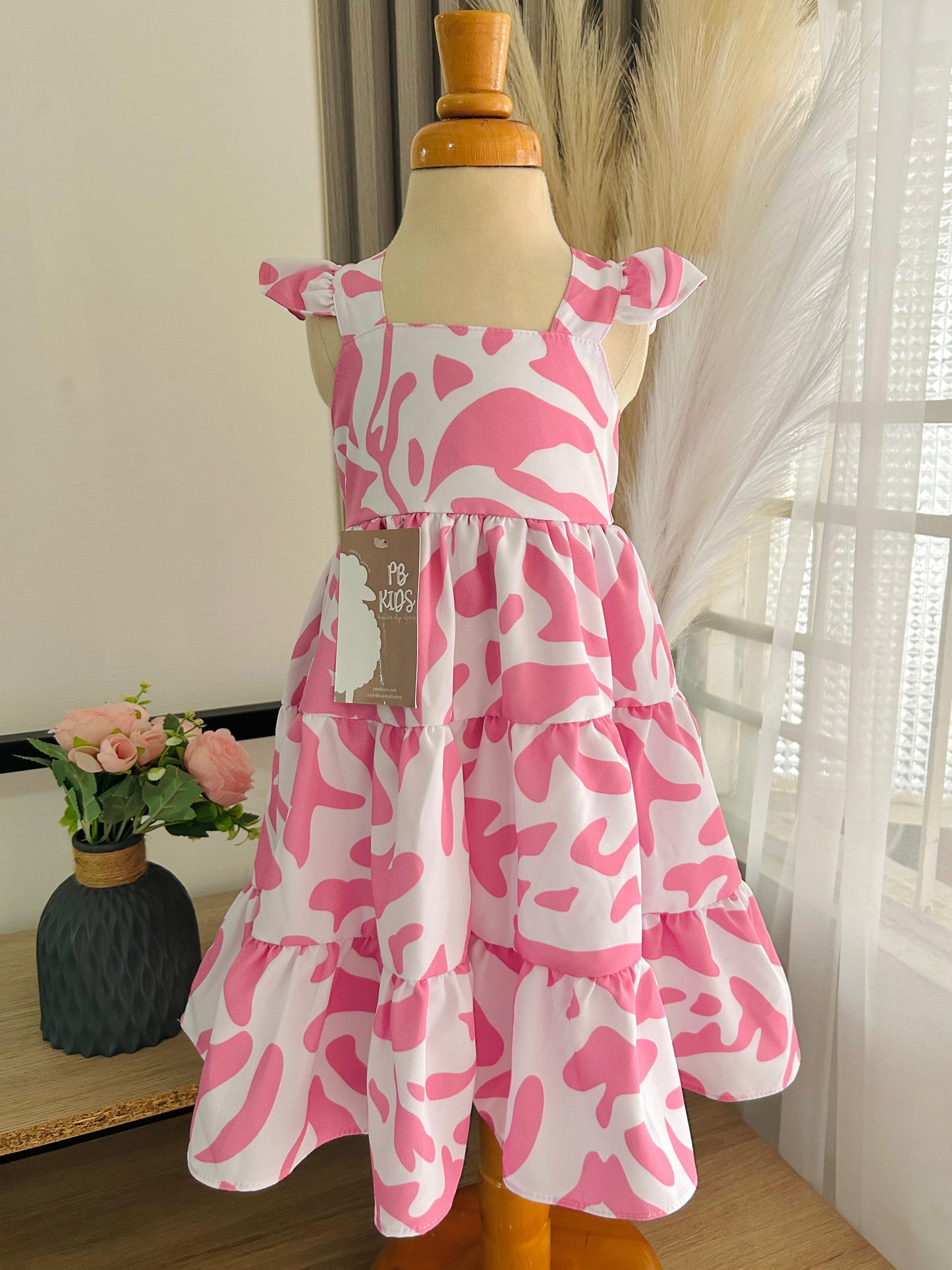 Vestido Rosado con Detalles en las Mangas
