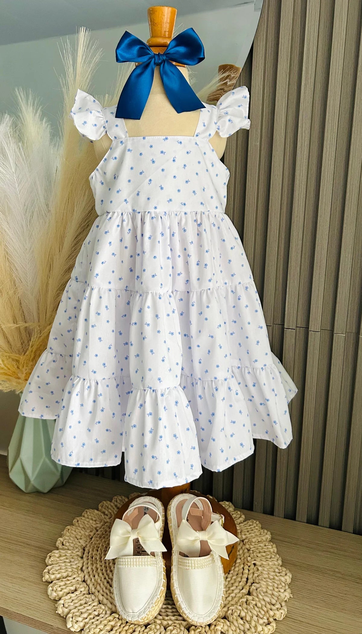 Vestido Blanco Con Flores Azules Para Niña