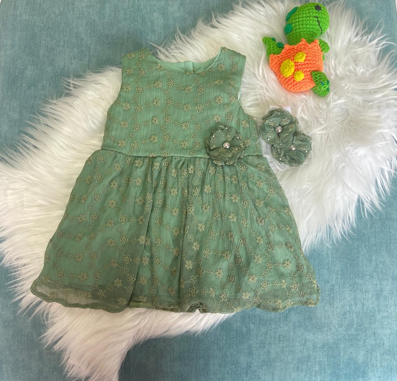 Vestido Verde con Detalles de Encaje y Short