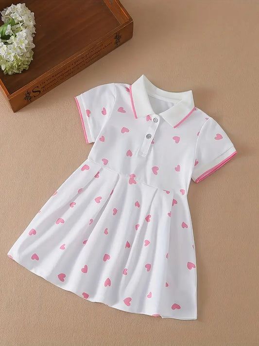 Vestido Deportivo Blanco con Corazones Rosados y Cuello