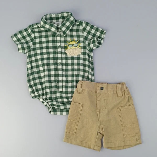 Conjunto Asoleador A Cuadros Verdes Con Short Beige En Drill